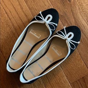Elle black and white flats